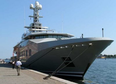 yacht Bill Gates